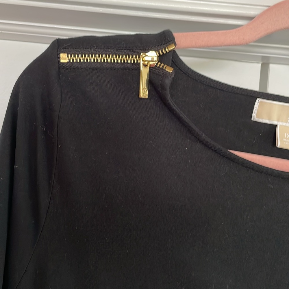 Michael Kors Black Top Must Have 💕 - Picture 3 of 8
